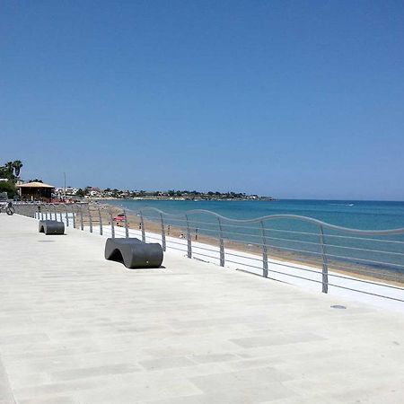 Locanda Rurale Santa Marta 阿沃拉 外观 照片