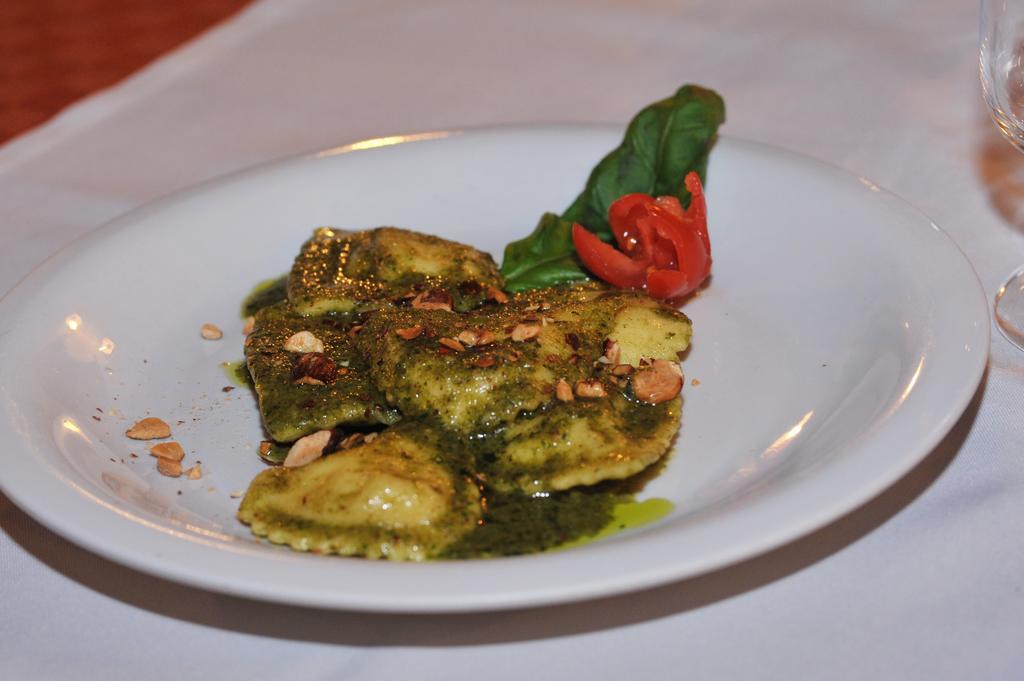 Locanda Rurale Santa Marta 阿沃拉 外观 照片