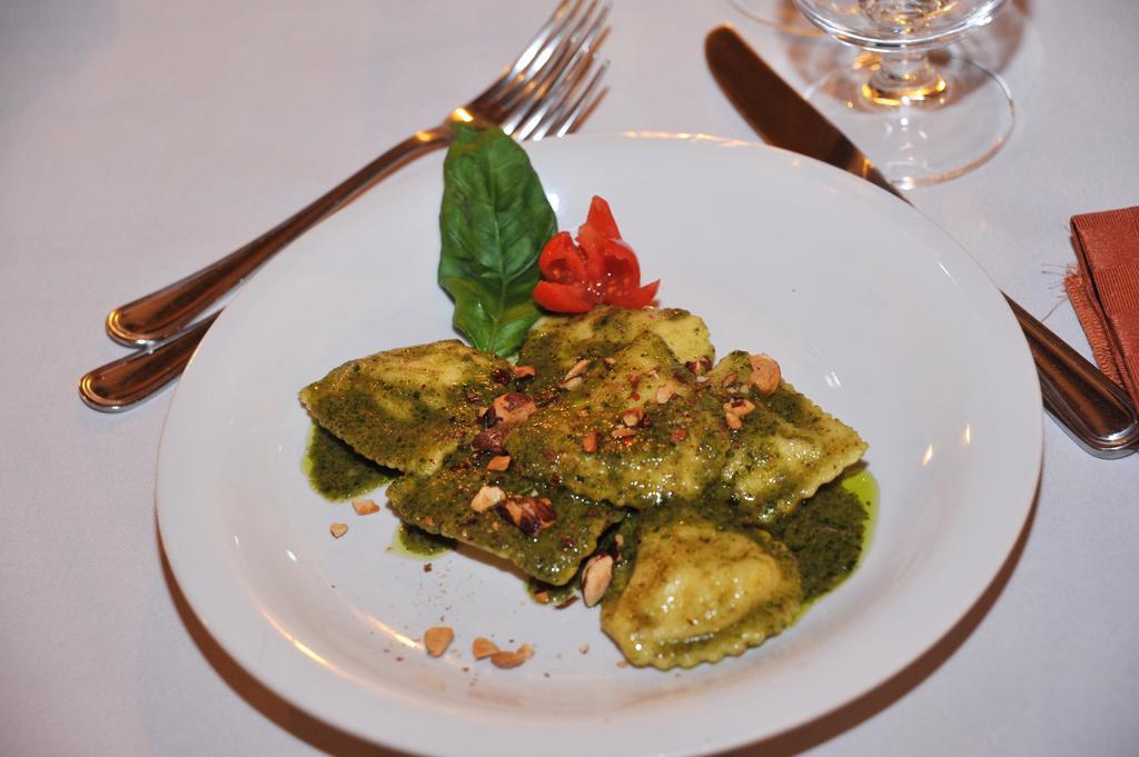 Locanda Rurale Santa Marta 阿沃拉 外观 照片