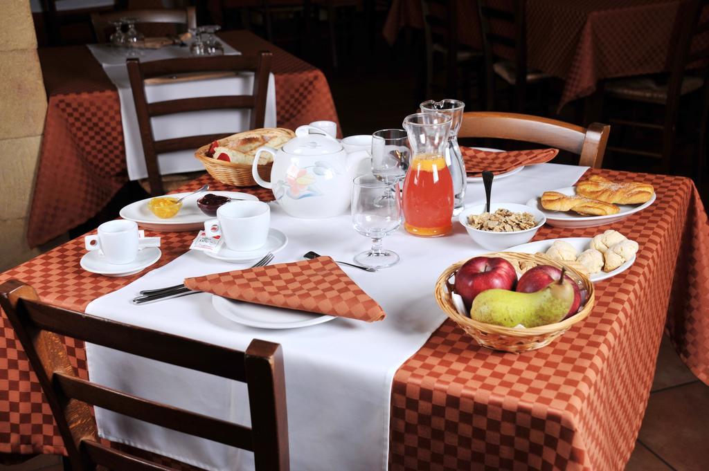 Locanda Rurale Santa Marta 阿沃拉 外观 照片