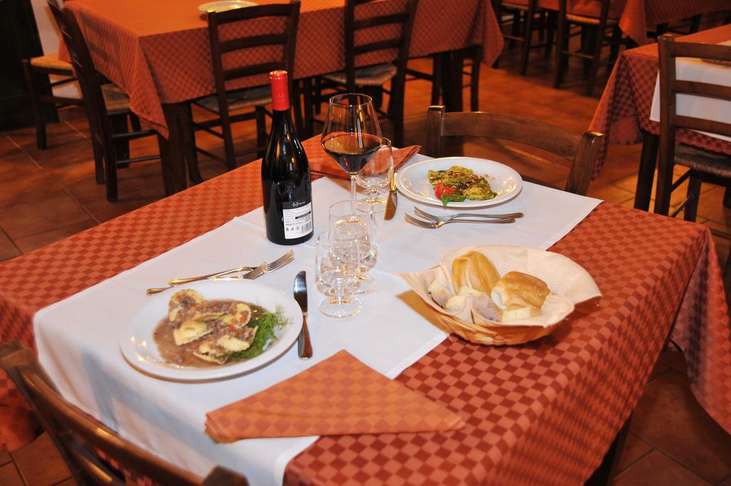 Locanda Rurale Santa Marta 阿沃拉 外观 照片